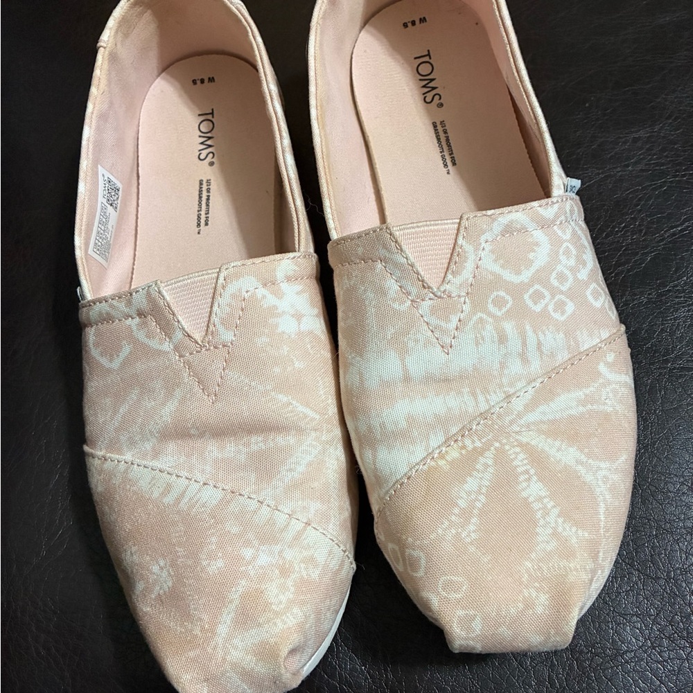 Toms Women’s Size US 8.5 Canvas Flats with Classic Slip-On Design